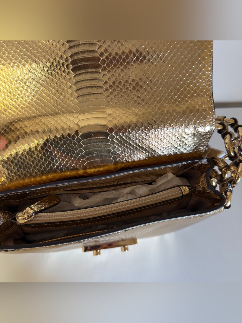 Michael Kors PIPER LG SHLDR FLAP EMBOSSED LEATHER - Picture 8 of 15